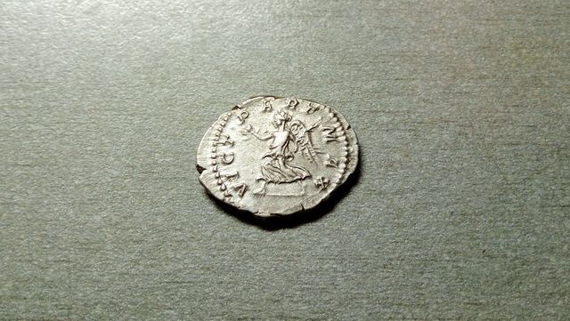 caracalla denar victrix.JPG