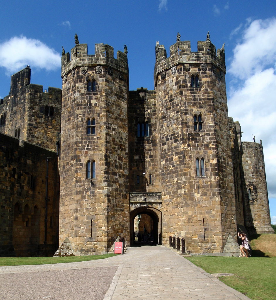 CASTLES, ALNWICK, BARBICAN.jpg
