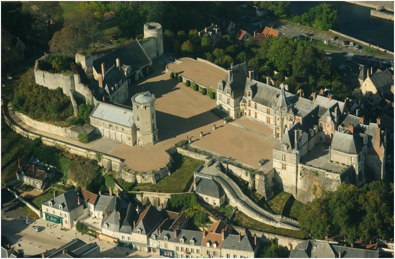 CASTLES, FRANCE, ST.AIGNAN,AERIALVIEW.jpg