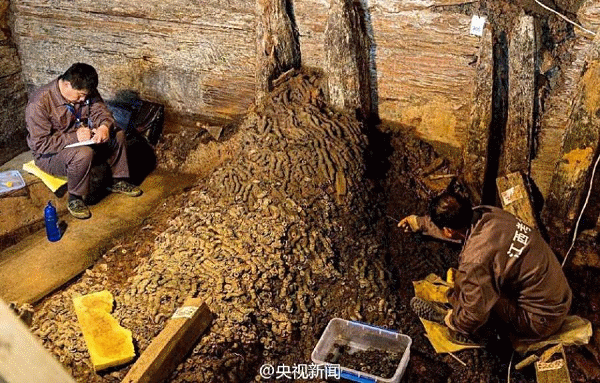 chinese_coins_millions.gif