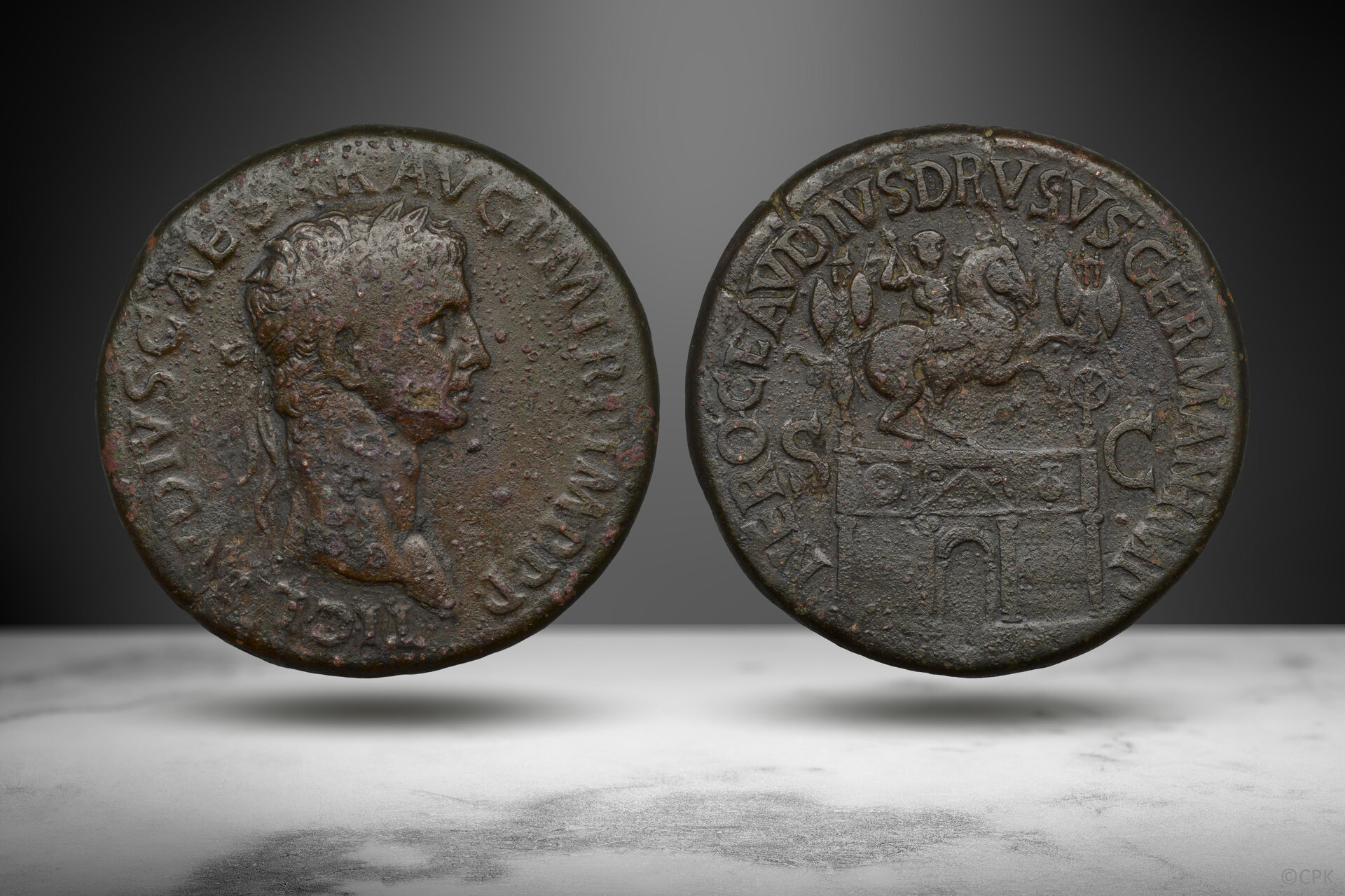 Claudius sestertius Arch.jpg
