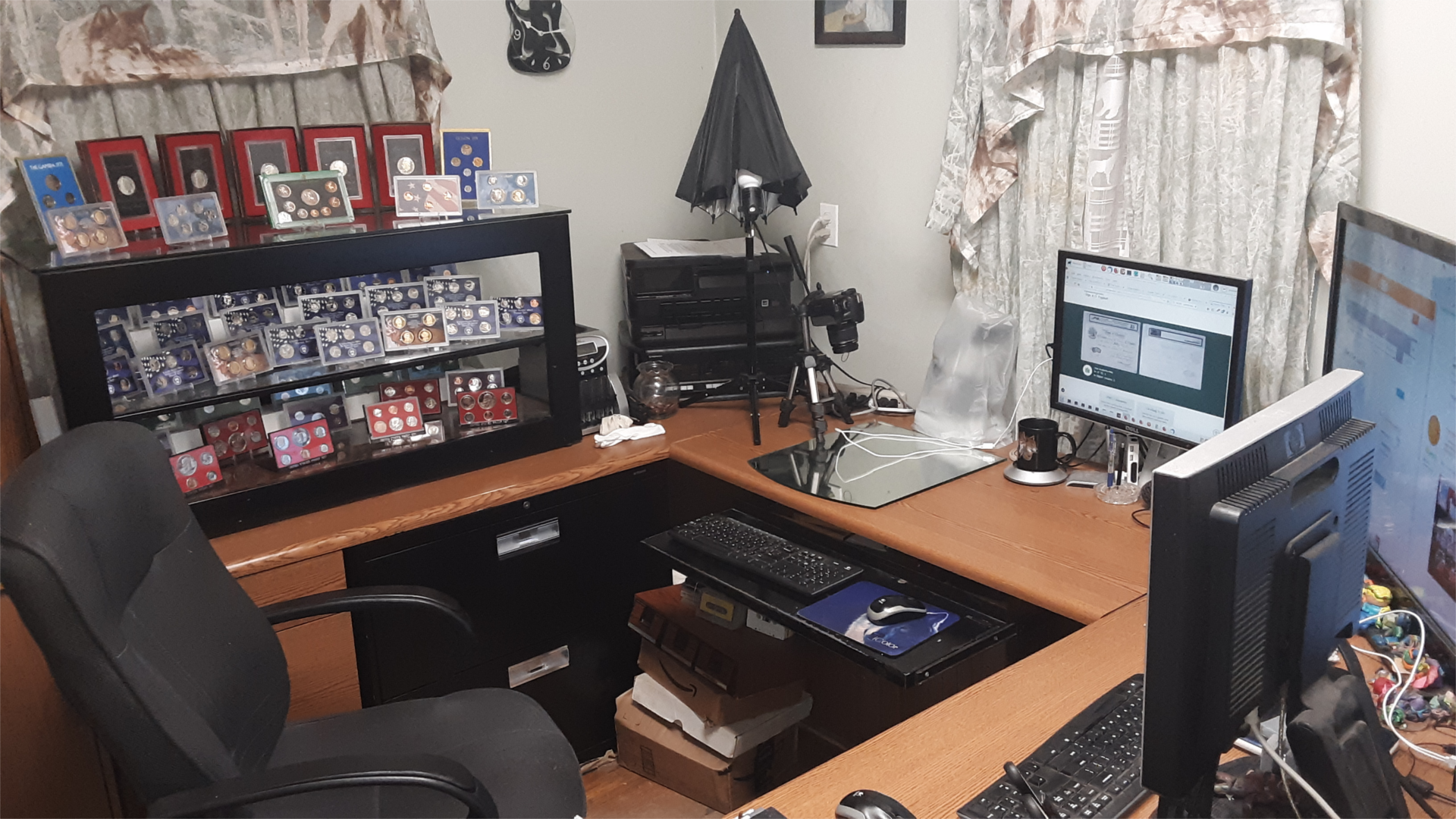Coin Display - office desk.png