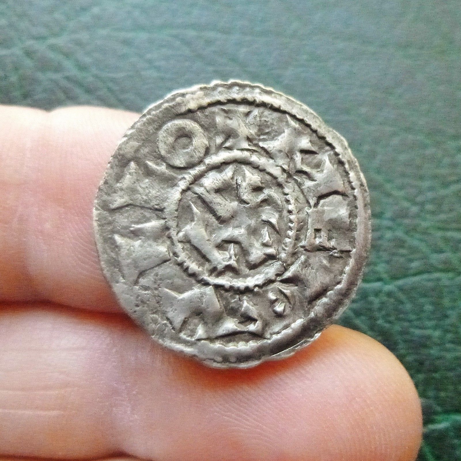 COINS, FRANCE, CHARLES LE CHAUVE, DENIER, MELLE, PECK MARKS, REV. (2).jpg
