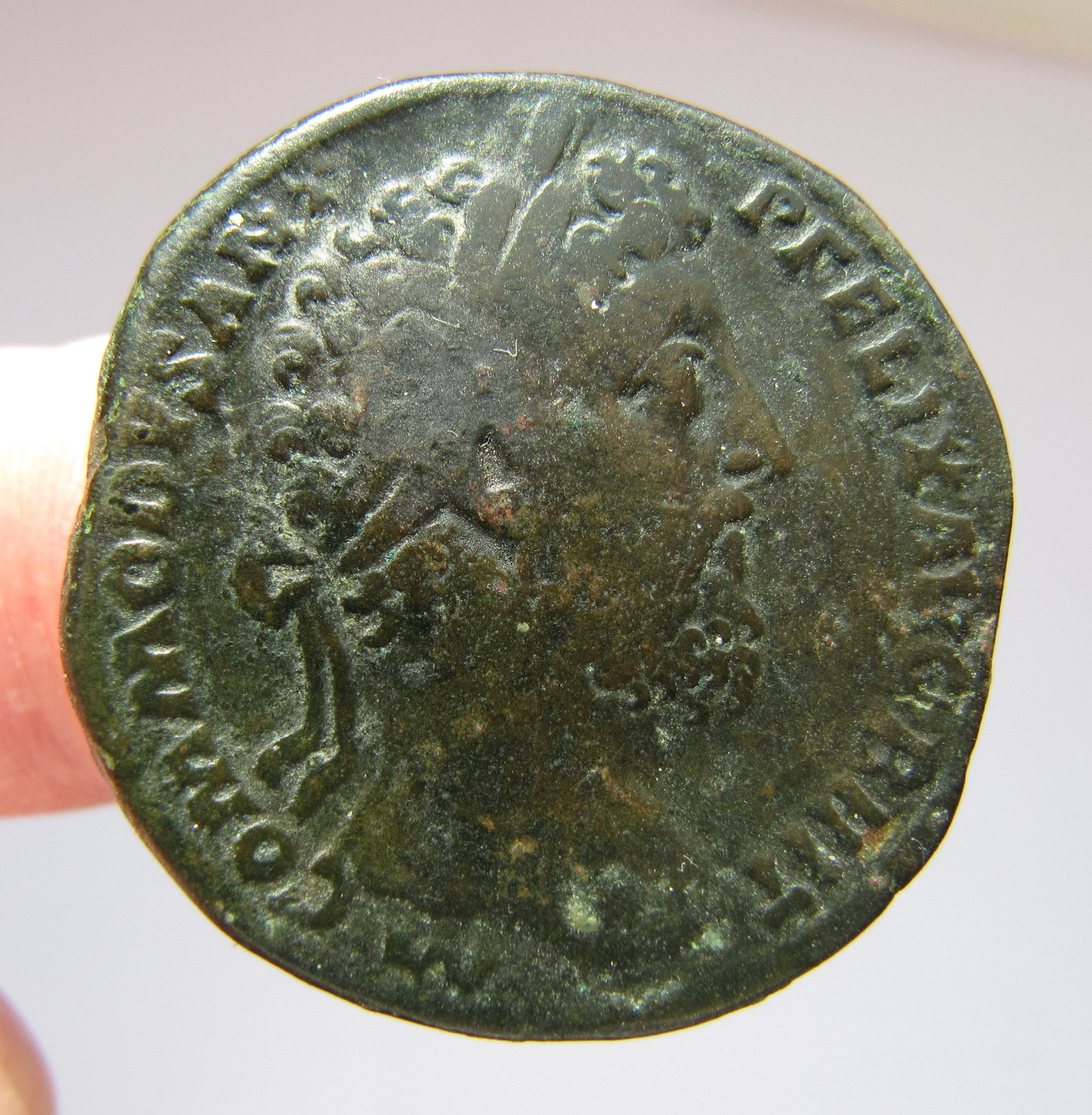 Commodus 3 Monetae Sestertius-Obv - 1.jpg