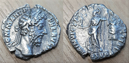 Commodus Denarius (2).png