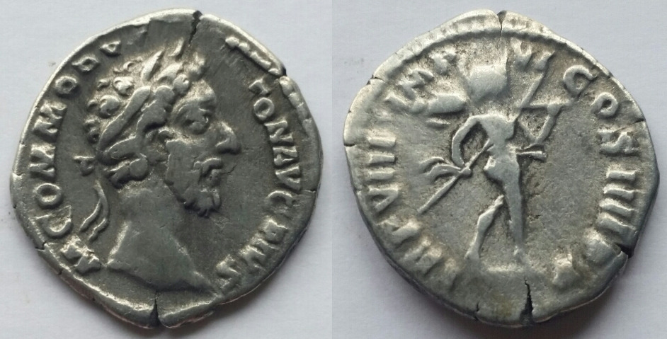 Commodus denarius mars walking.jpg