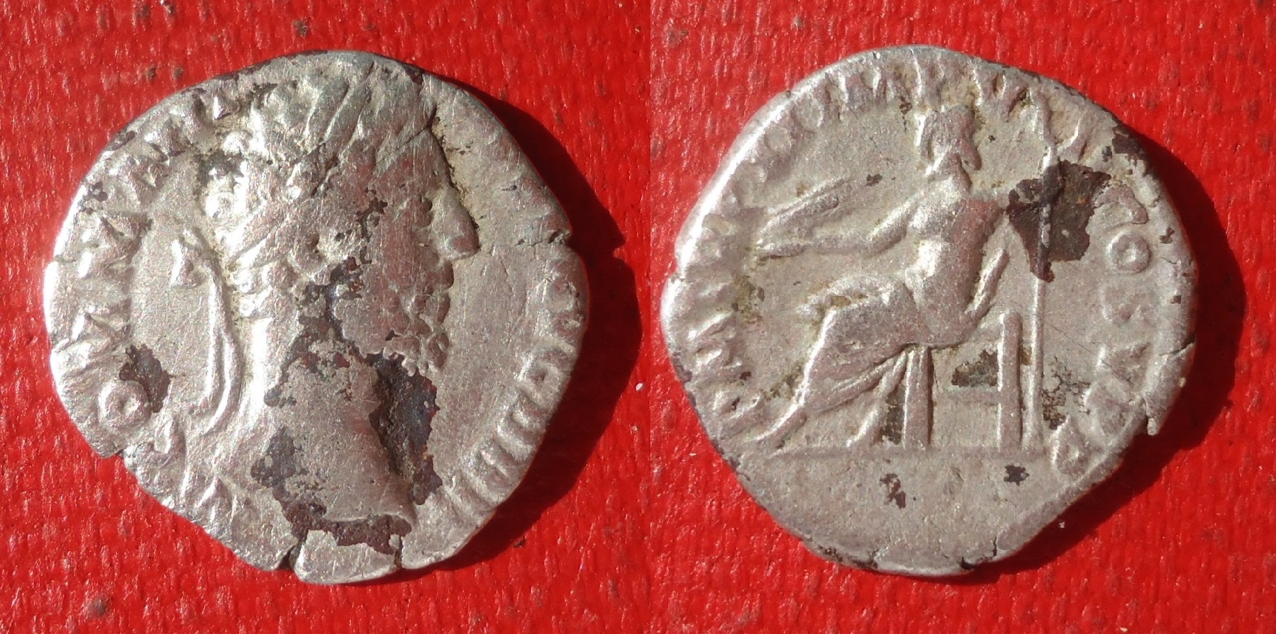 Commodus - Jupiter seated den Jul 2019 (0a).jpg