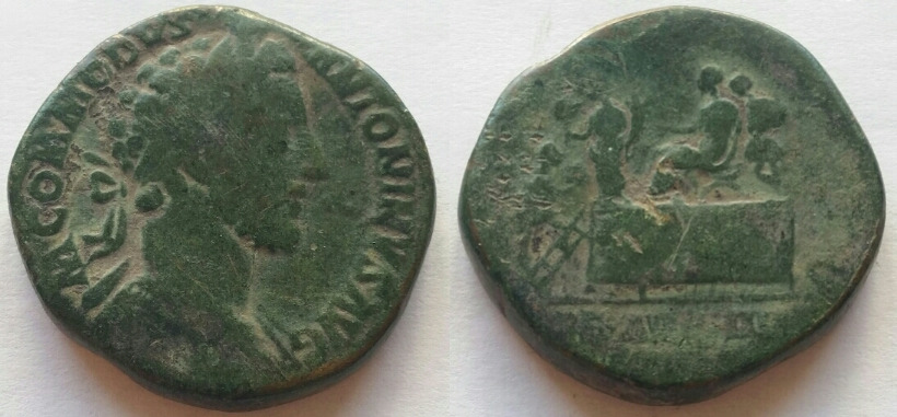 Commodus sestertius Liberalitas IIII.jpg