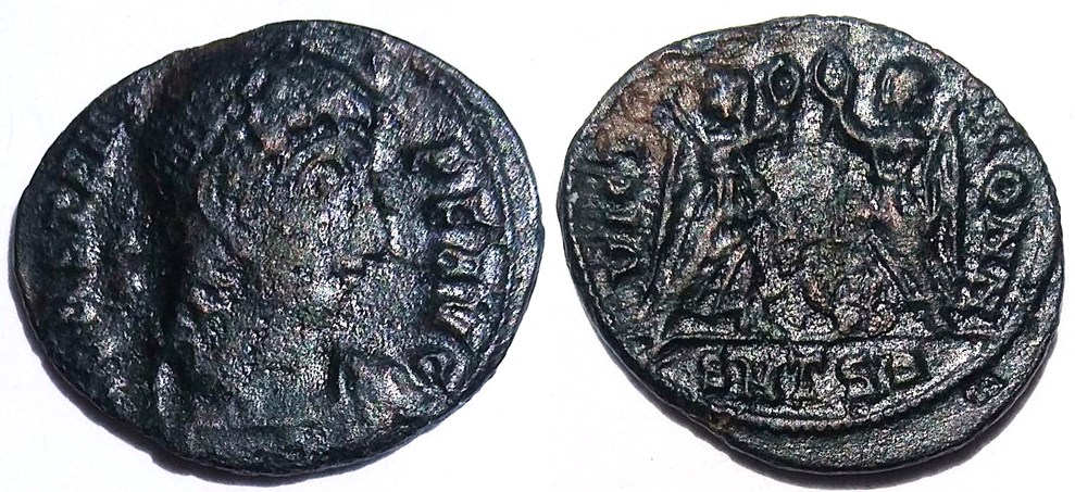 Constans Two Victories Thessalonica.jpg