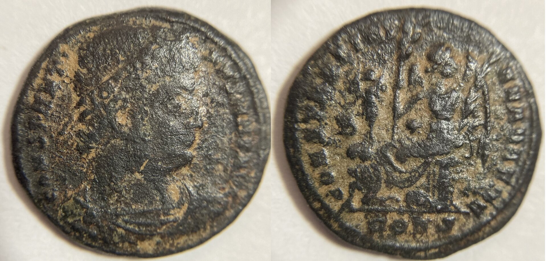 Constantine I Follis RIC VII Constantinople 35.JPG