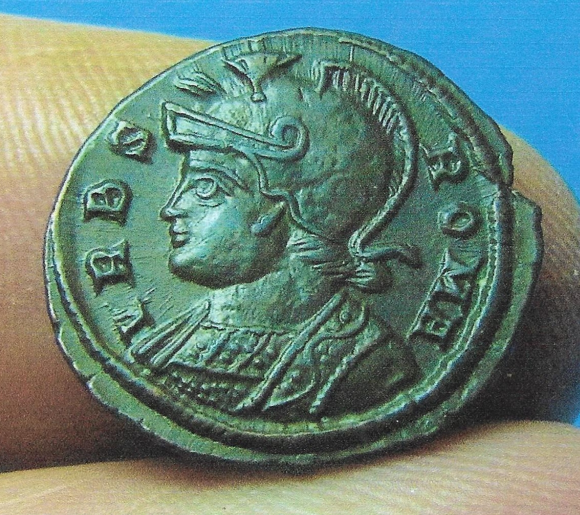 Constantine I Vrbs Roma Obverse.jpg