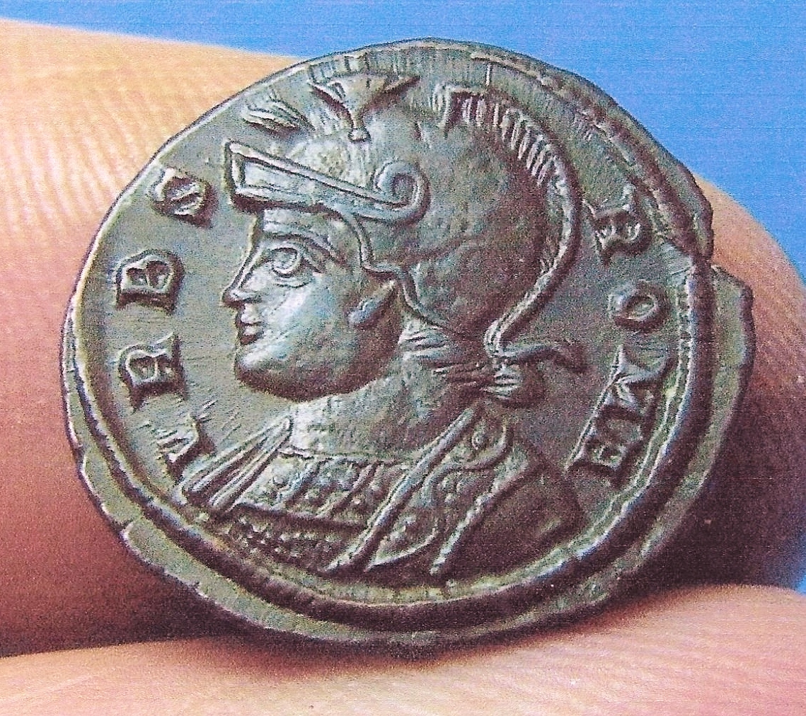 Constantine I Vrbs Roma Obverse.jpg