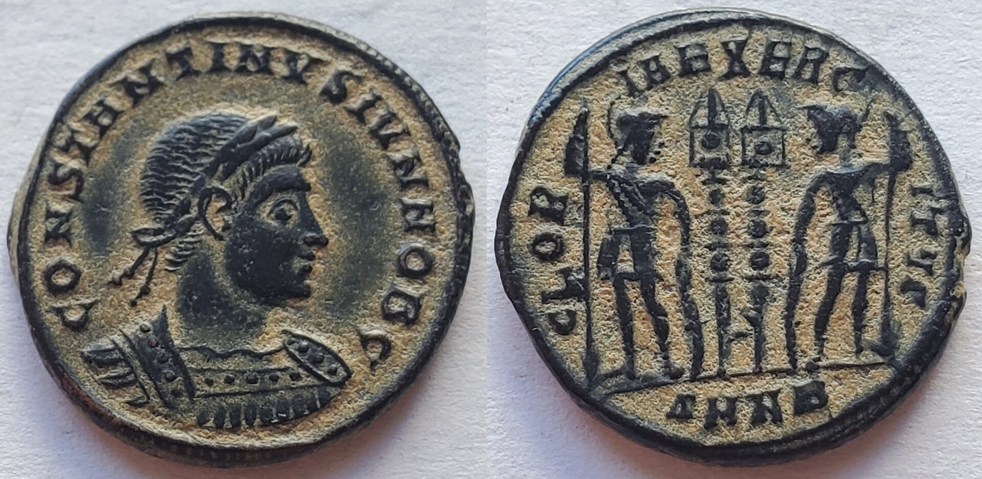 Constantine II Caesar GLORIA EXERCITVS SMNB.jpg