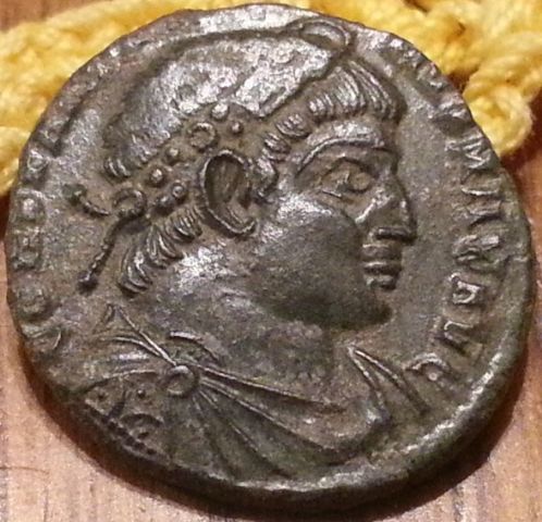 constantine small cross obverse, aquieleia.JPG