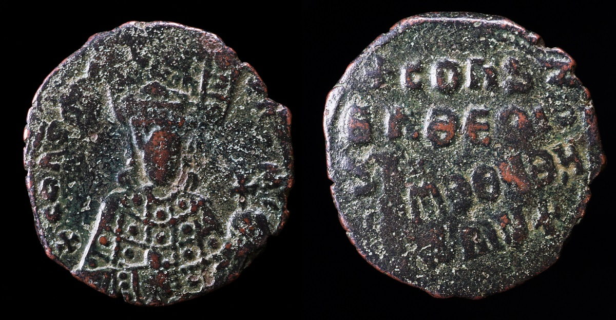 Constantine VII Follis 1a.jpg