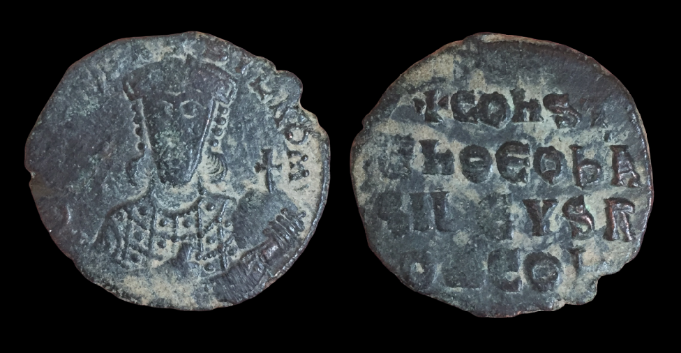 Constantine VII, Follis.png