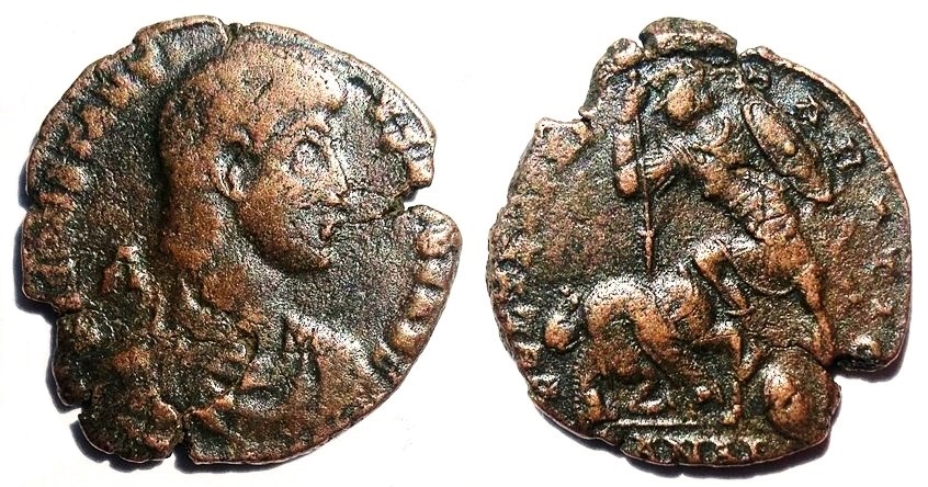 Constantius Gallus fallen horseman Antioch maiorina.jpg