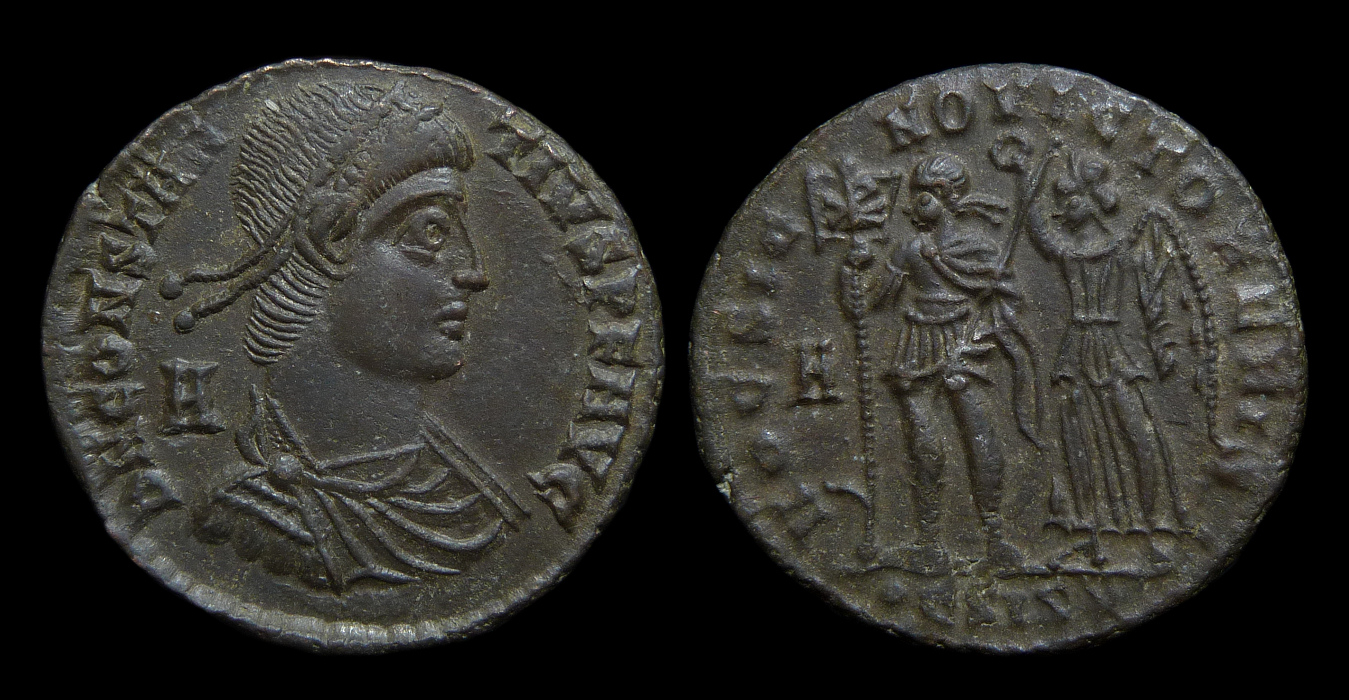 Constantius II - AE2 Hoc Signo Victor Eris.jpg