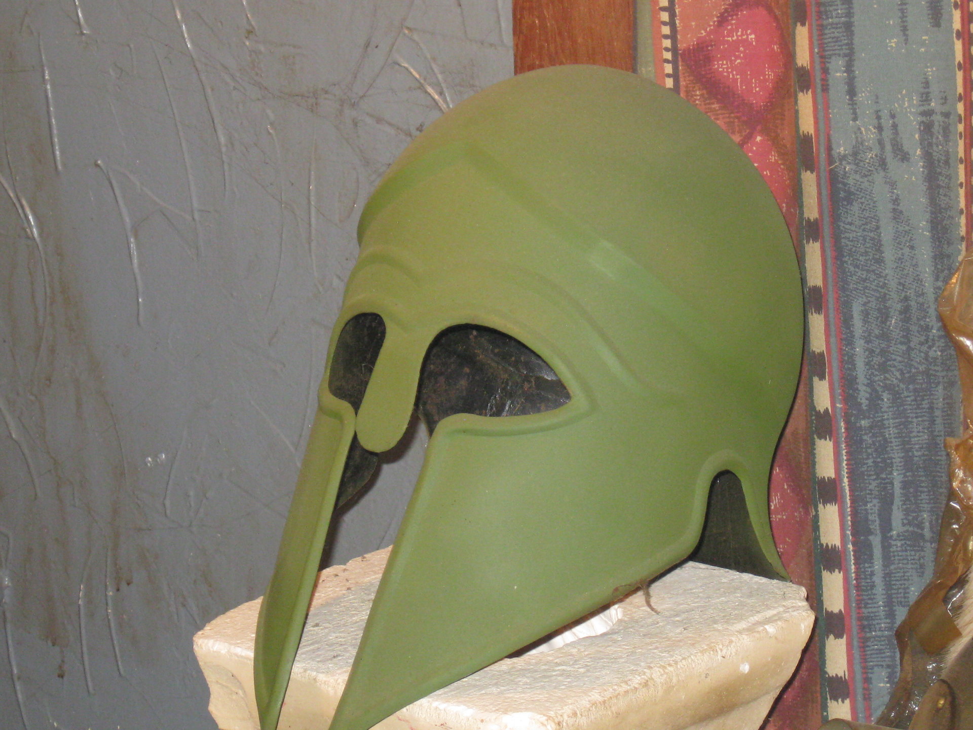 corinthian helmet, coins Ferinan ll, lioncross 001.JPG
