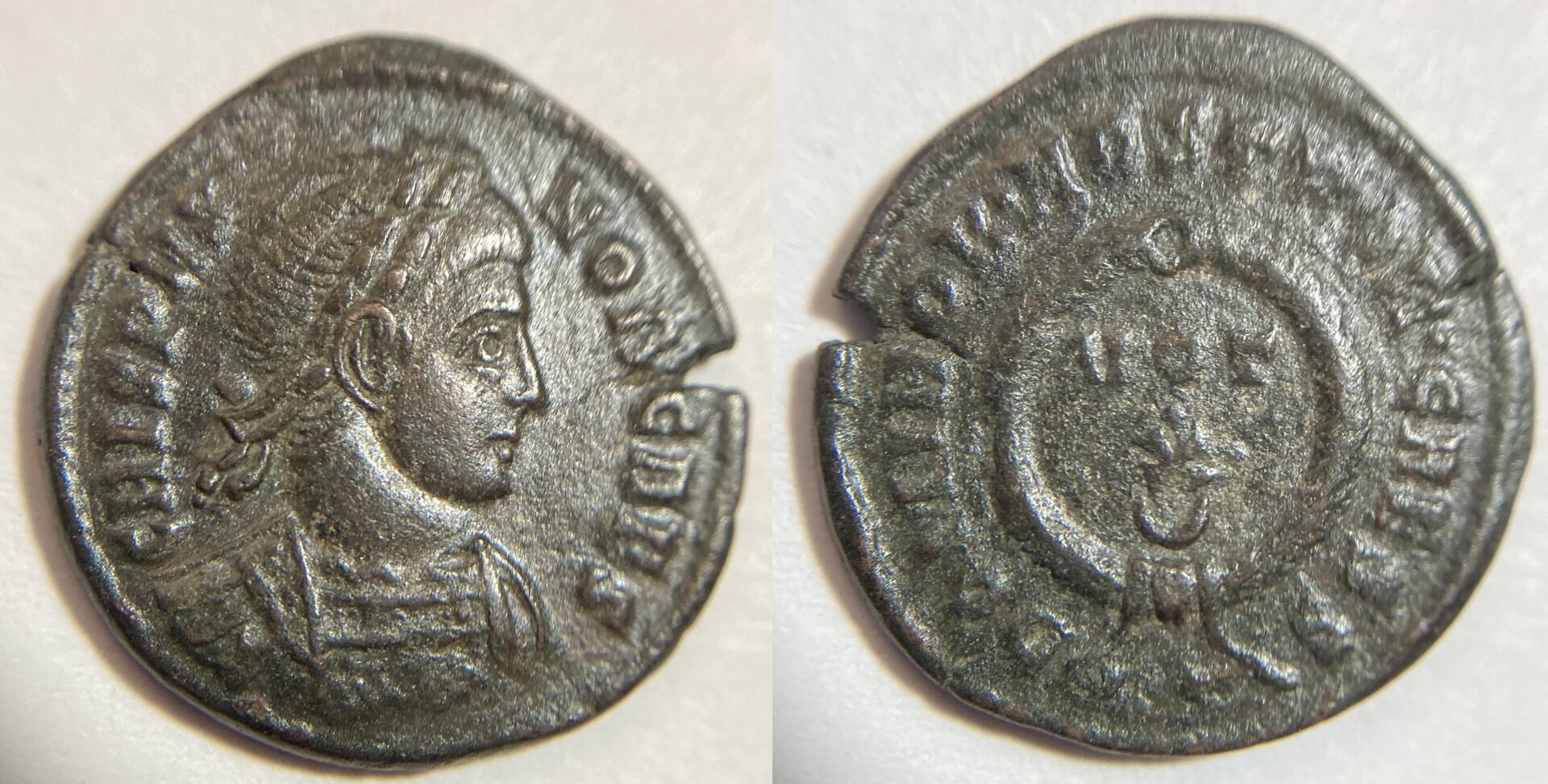 Crispus AE Follis RIC VII Ticinium170.JPG