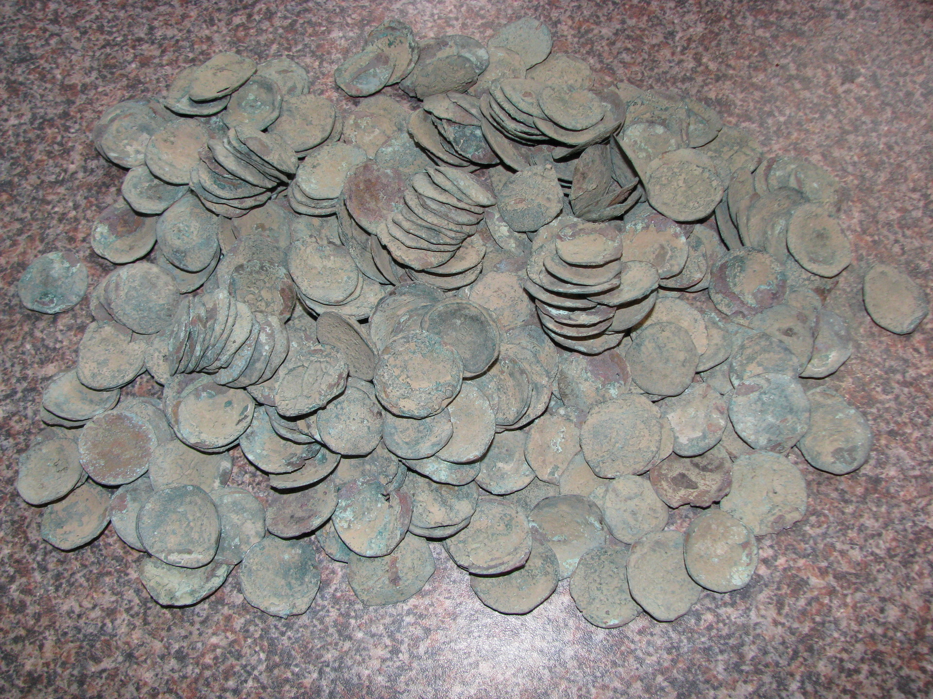 cup coin hoard 007.JPG
