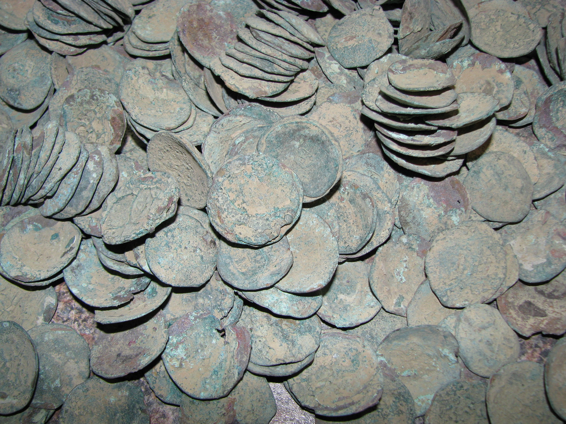 cup coin hoard 009.JPG