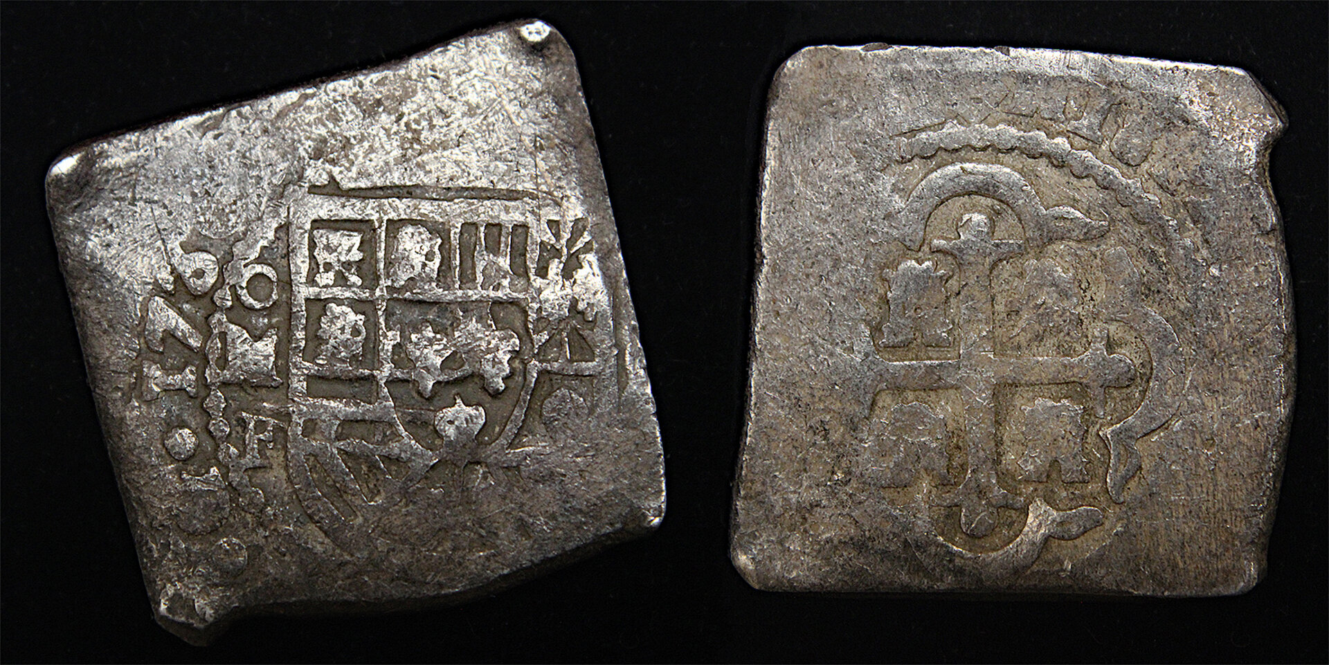D-Camera Mexico 8 reales Philip V 1730 F  KM 47a 27.06 grams Acapulco Hoard 2-24-23.jpg