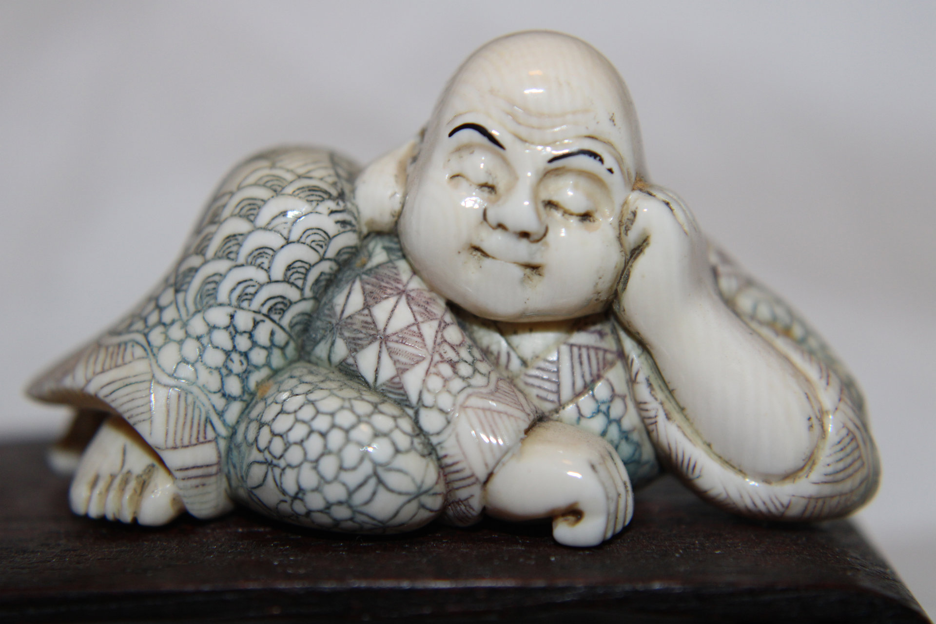 D-Camera Sleeping Buddha, Antique Ivory Netsuke.jpg