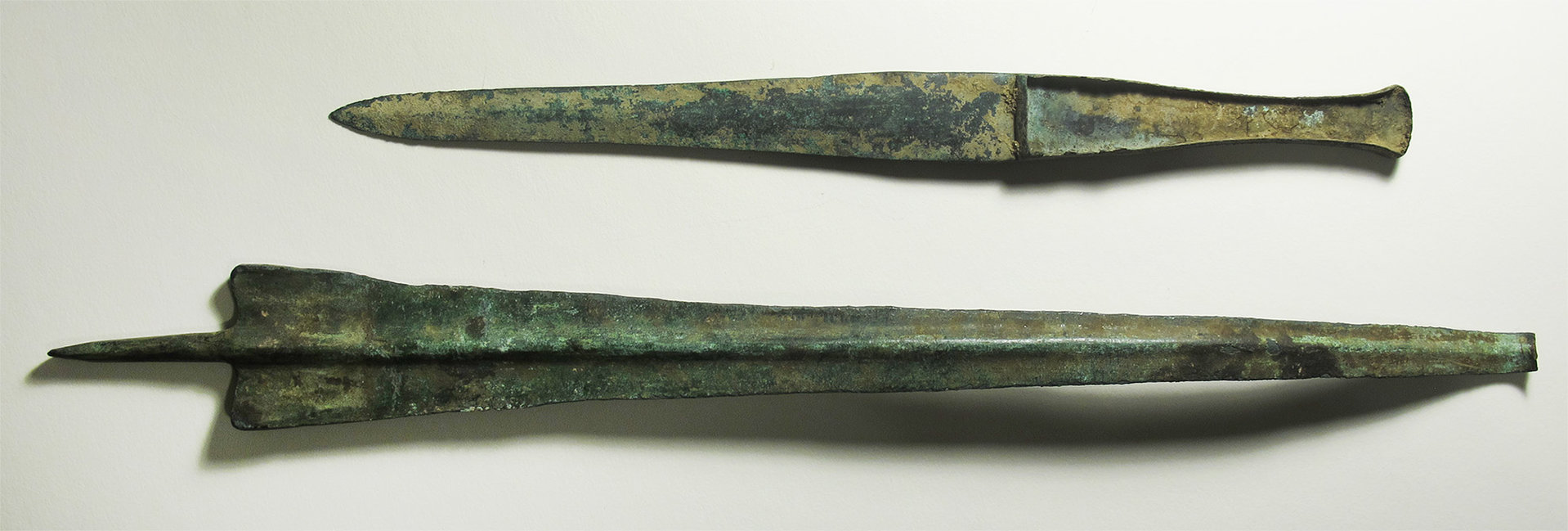 dagger and sword 2.jpg