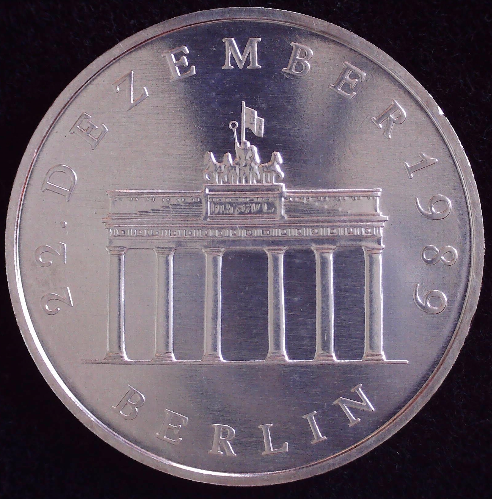 DDR 20 DM 1990 (obv) 1.jpg
