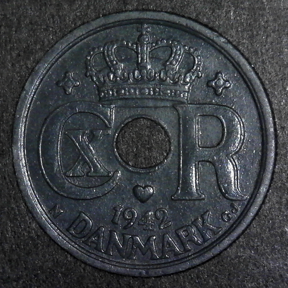 Denmark 25 Ore 1942 obverse less 5.jpg