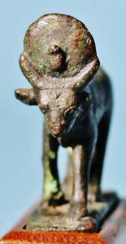 Detail hixenbaugh bronze apis bull photo 1 facing (2).jpg