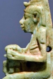 Detail Isis- Infant Horus amulet photo 2 (2).jpg