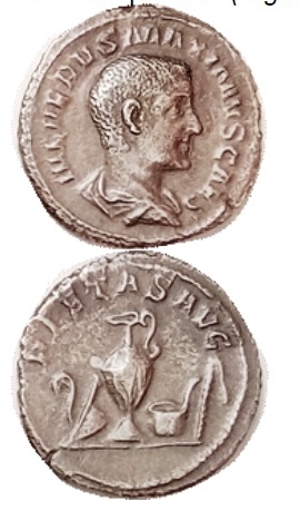 Detail Maximus AR denarius, PIETA AVG (2).jpg