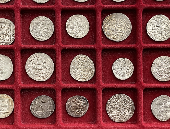 Dirham tray ct.jpg