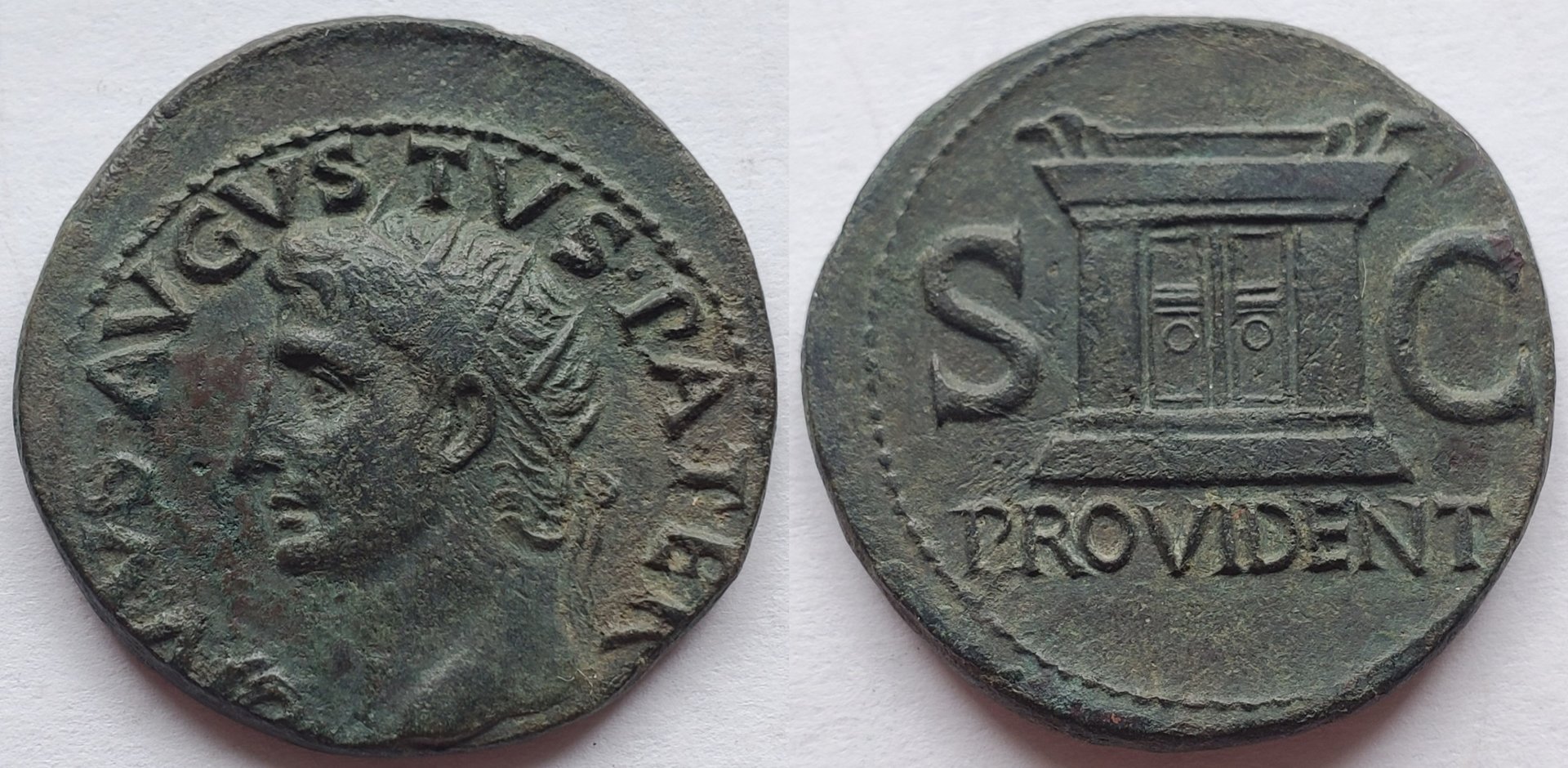 Divus Augustus dupondius by Tiberius.jpg