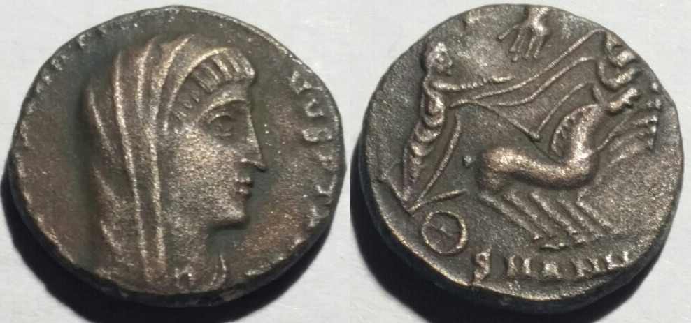 Divus constantine quadriga.jpg