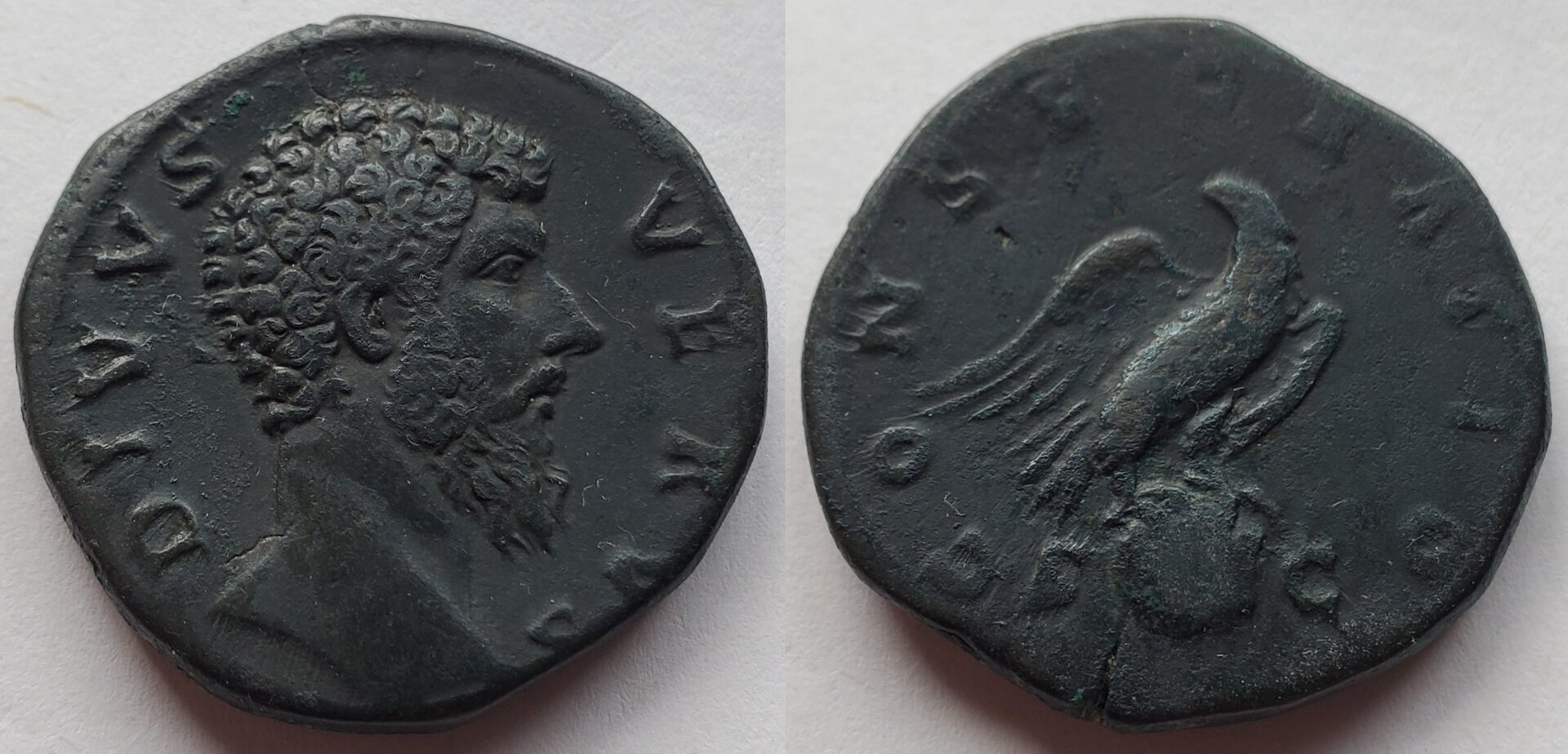 Divus Lucius Verus sestertius.jpg