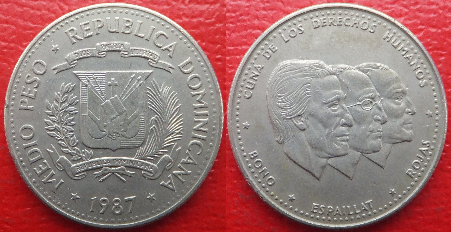Dominican Republic ½ peso 1987 (3).jpg