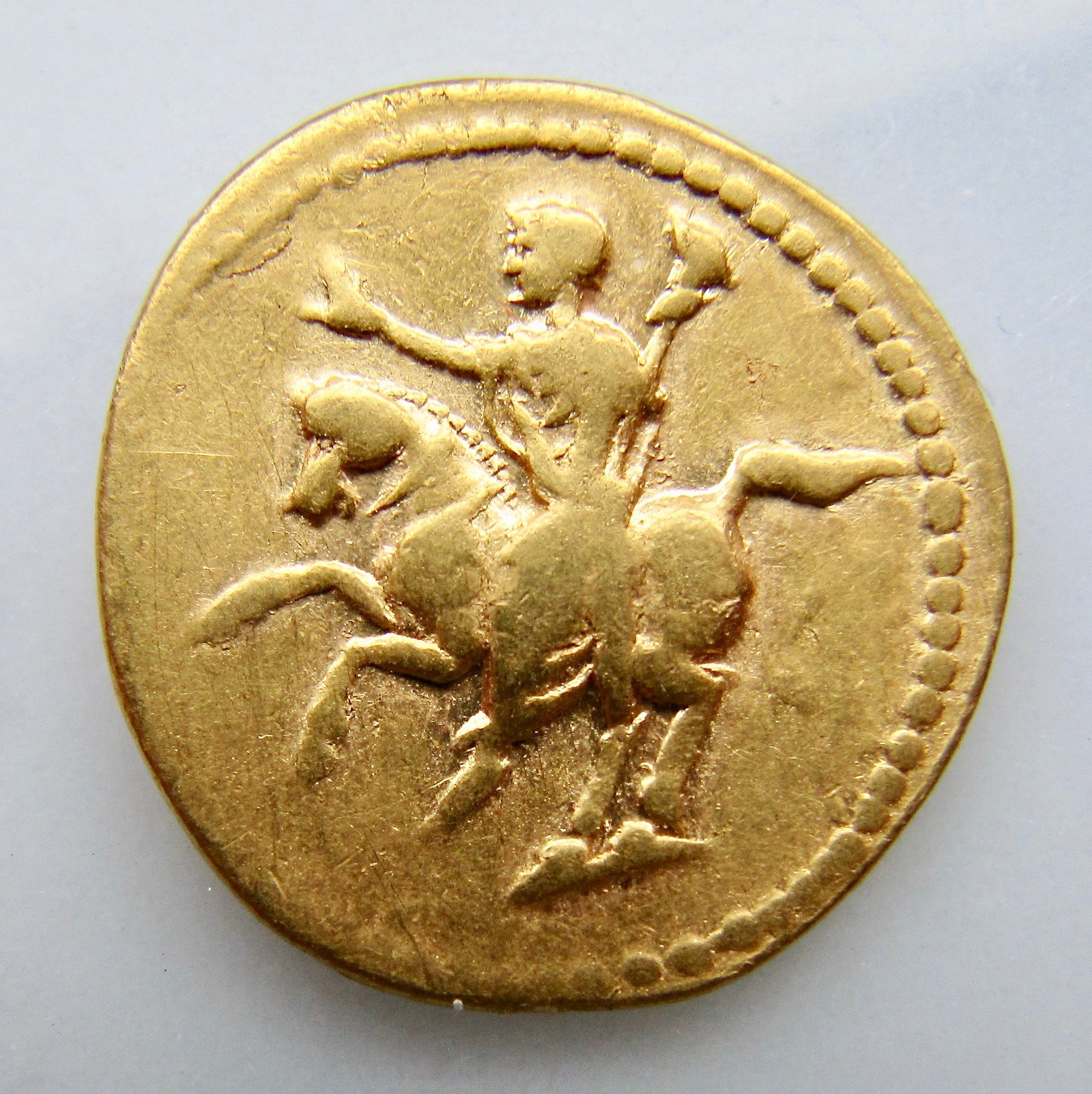 Domitian Aureus REV1 N - 1.jpg