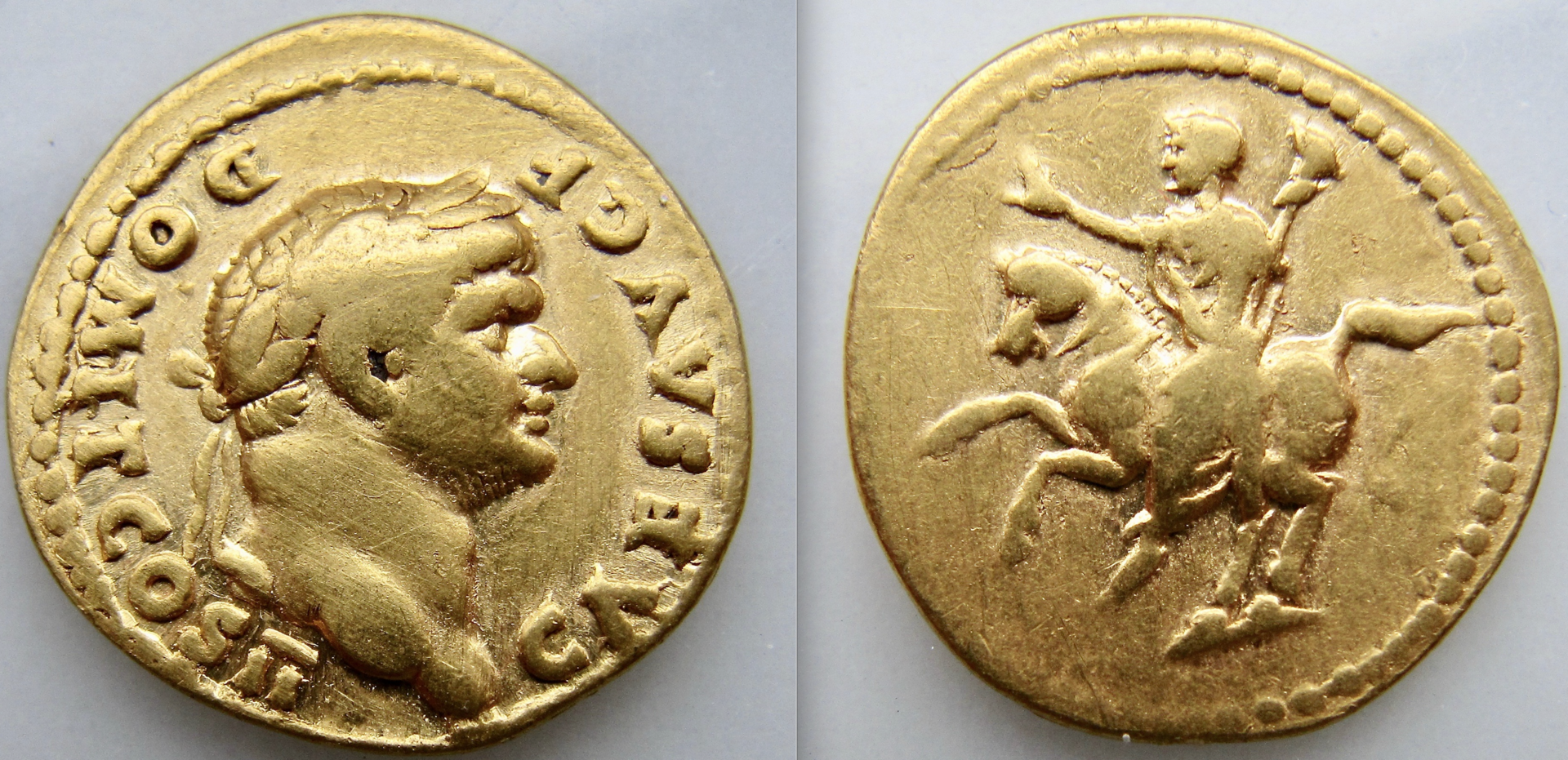 Domitianus aureus - OBV:REV - OKP.png