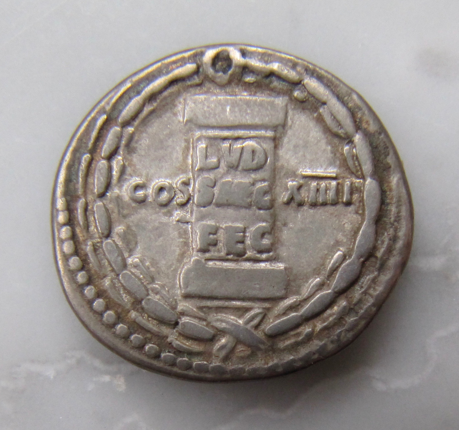 Domitianus denarius-Ludi-2nd type-Rev - 1.jpg