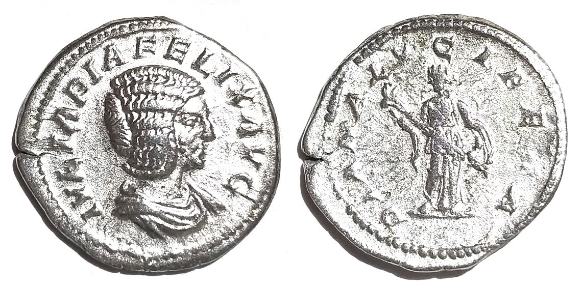 Domna DIANA LVCIFERA Caracalla Denarius.jpg
