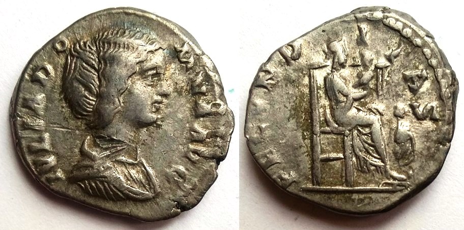 Domna Fecunditas denarius.jpg