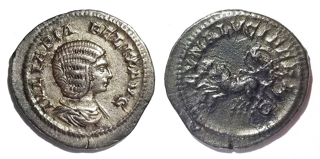Domna LVNA LVCIFERA denarius.jpg