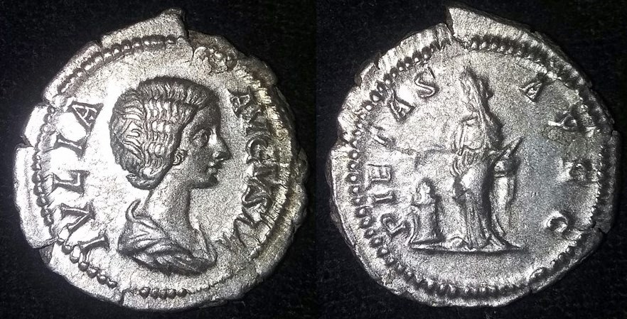 Domna Pietas Denarius.jpg