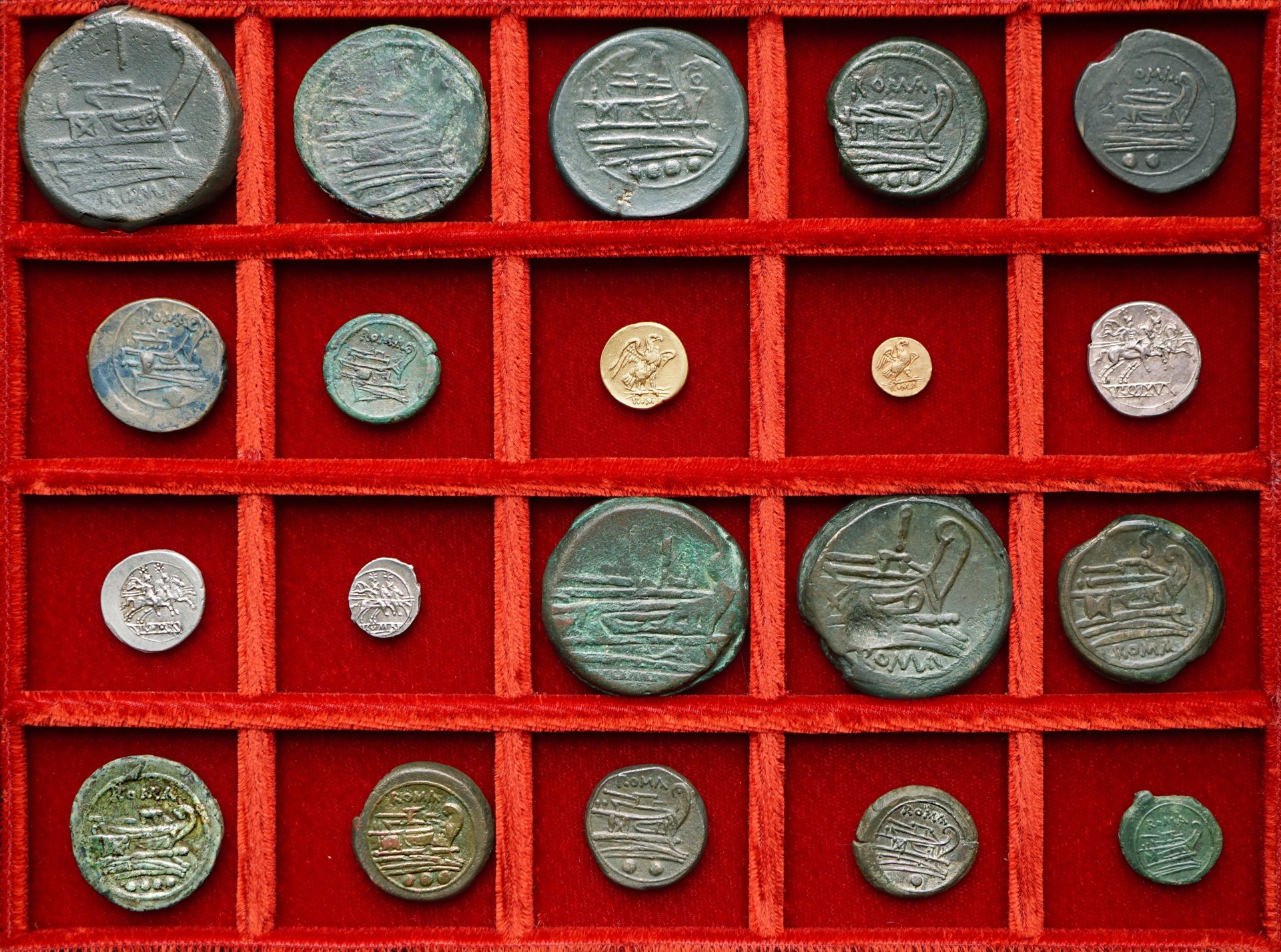 early denarius coinage in gold and silver with related postsemilibral and sextantal bronzes (1).JPG