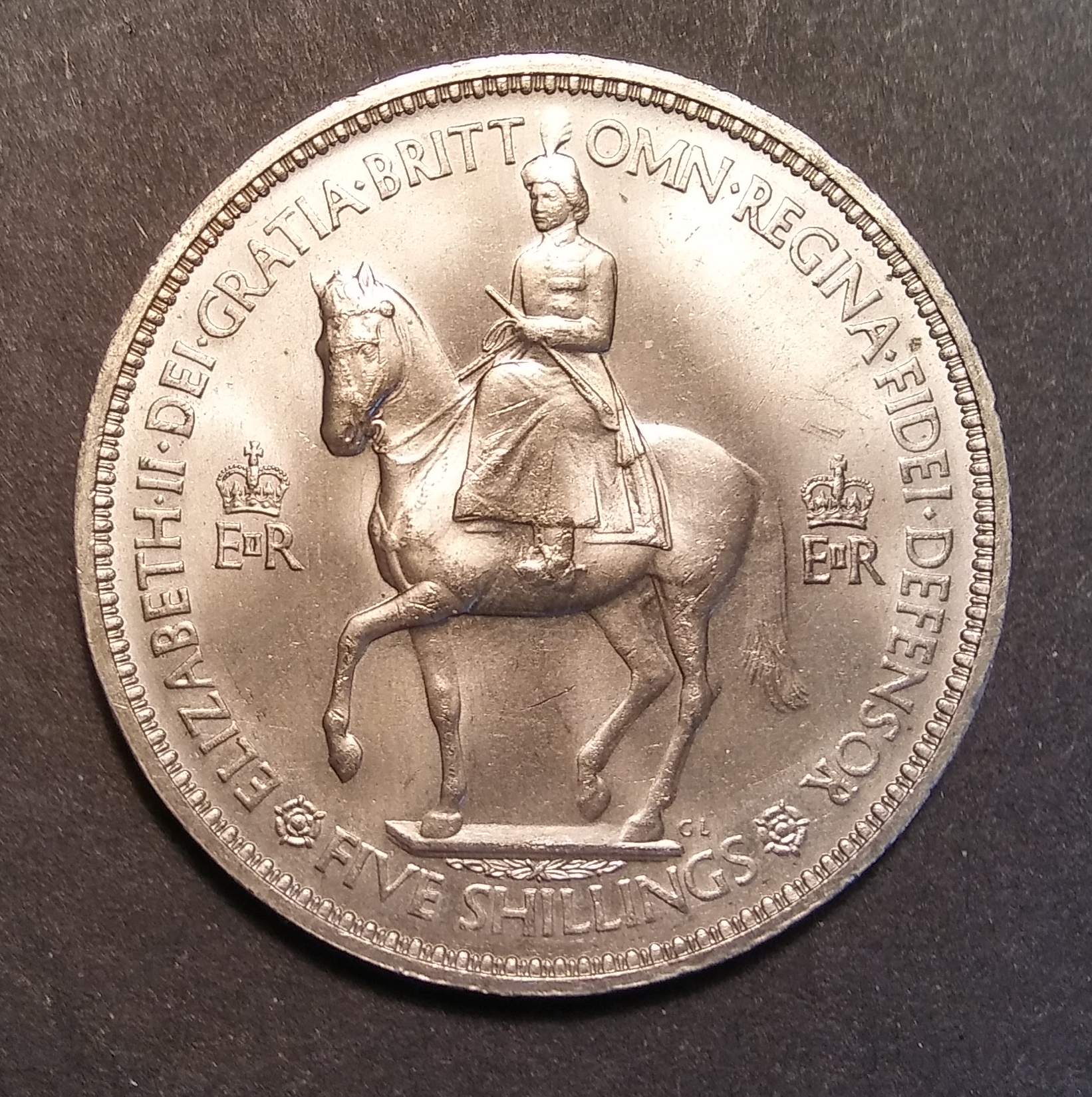 Eliz I 1953 coronation crown O2 horseback.jpg