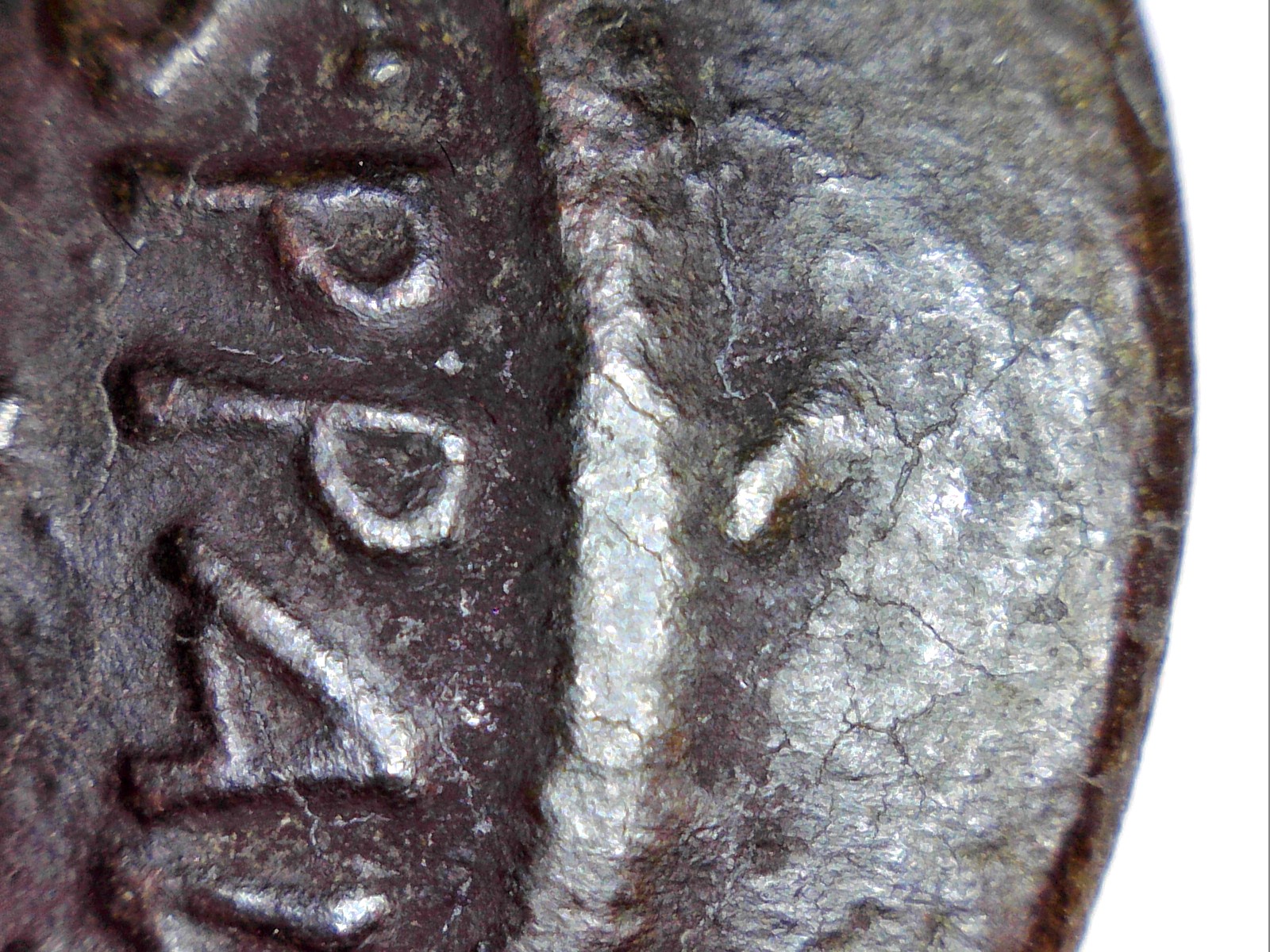 FAKE_Justinian_I_obverse_slash_on_right.jpg