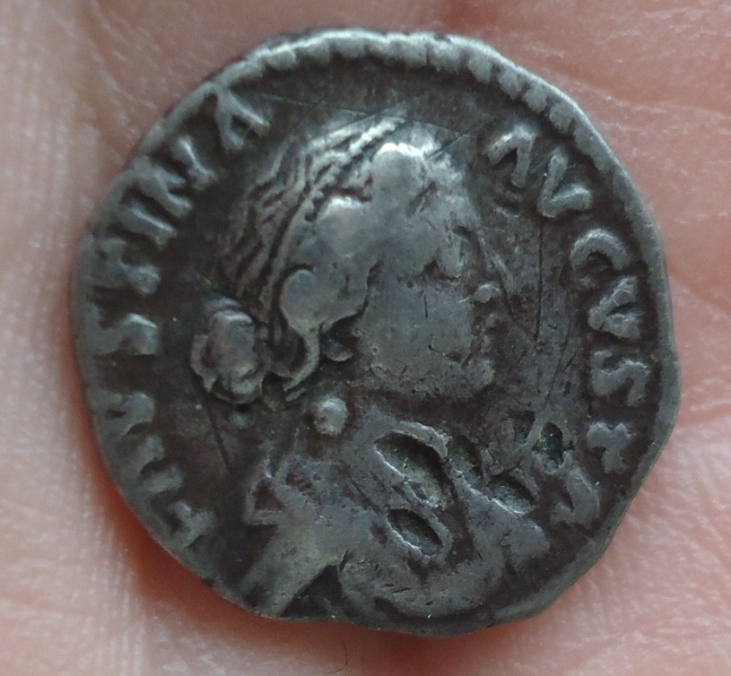 Faustina II Juno pearls (6).JPG